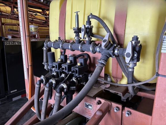 2005 H&S 132 Sprayer/High Clearance