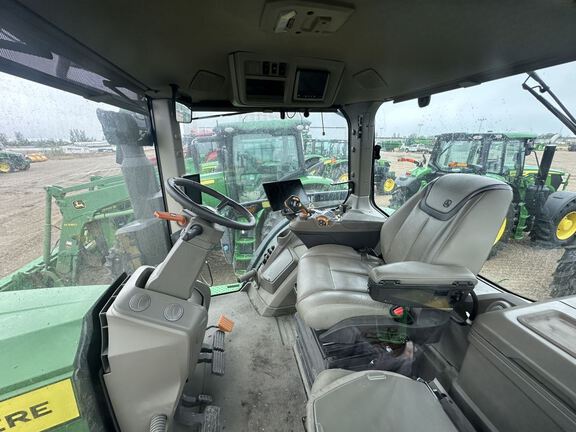 2024 John Deere 7R 250 Tractor