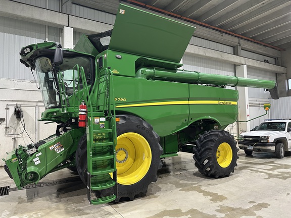 2024 John Deere S790 Combine