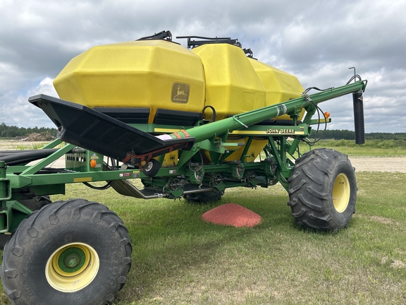 2001 John Deere 1860 Air Seeder