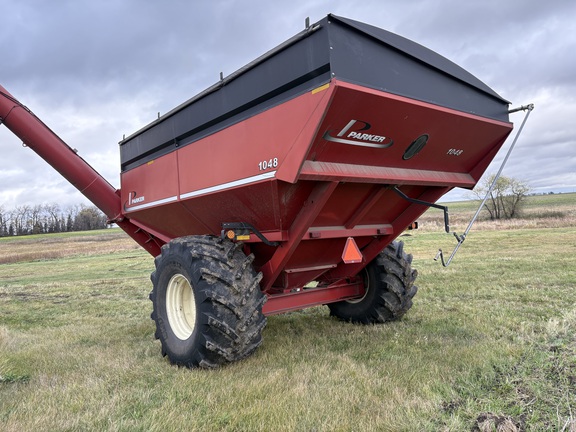 2010 Parker 1048 Grain Cart