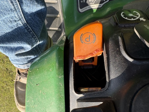 2013 John Deere X734 Garden Tractor