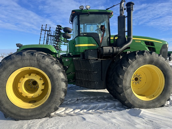 2011 John Deere 9330 Tractor 4WD