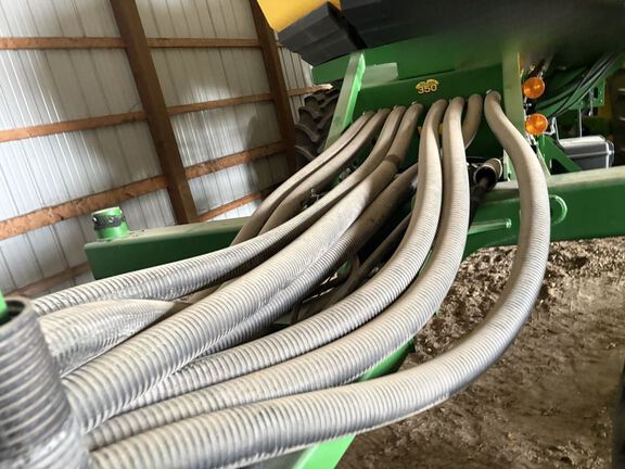 2016 John Deere 1890 Air Seeder