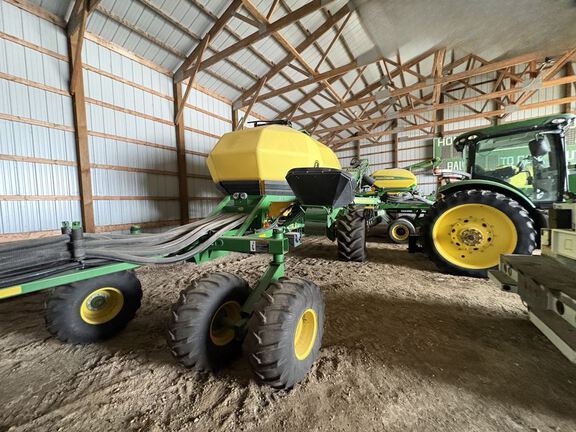 2016 John Deere 1890 Air Seeder