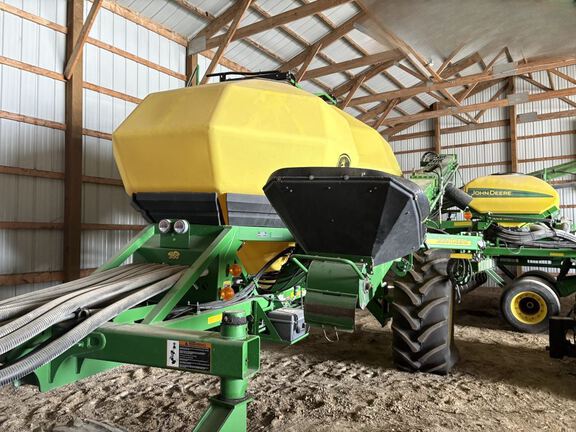 2016 John Deere 1890 Air Seeder