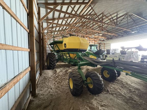 2016 John Deere 1890 Air Seeder