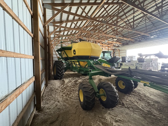 2016 John Deere 1890 Air Seeder