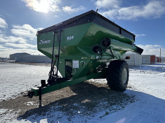 2008 Demco 950 Grain Cart