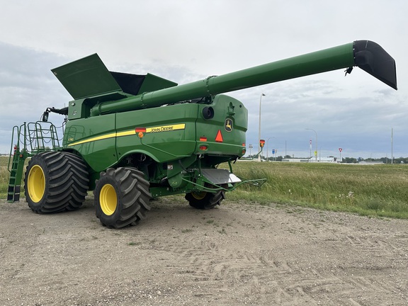 2022 John Deere S780 Combine