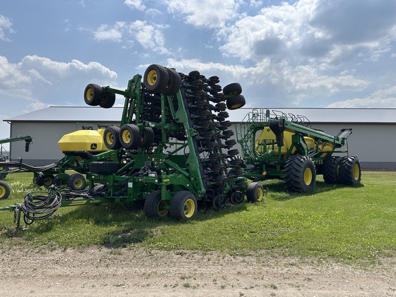 2022 John Deere N560 Air Seeder