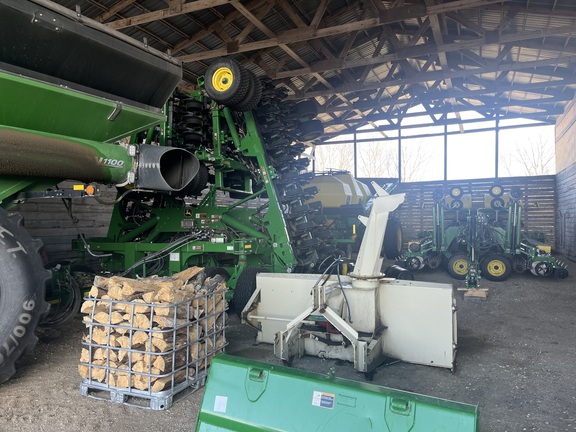 2022 John Deere N560 Air Seeder