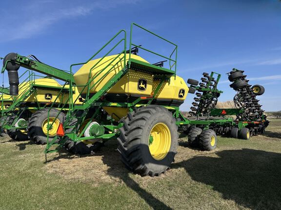 2014 John Deere 1890 Air Seeder