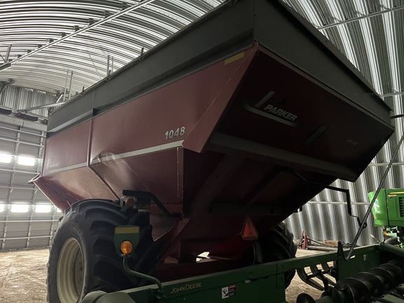 2011 Parker 1048 Grain Cart