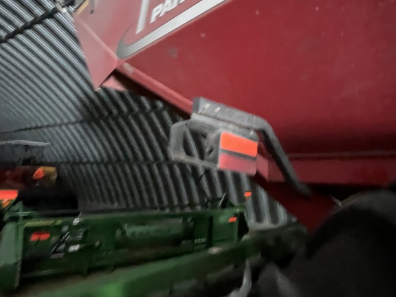 2011 Parker 1048 Grain Cart