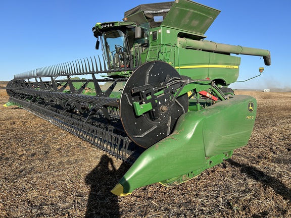 2018 John Deere 640FD Header Combine