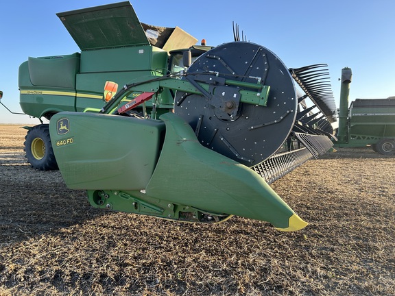 2017 John Deere 640FD Header Combine