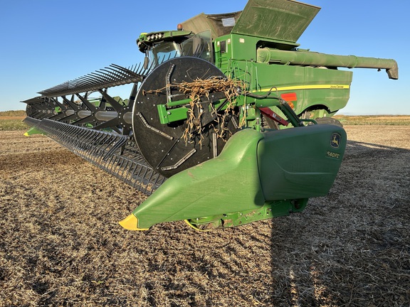 2017 John Deere 640FD Header Combine