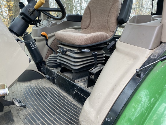 2013 John Deere 5083E Tractor