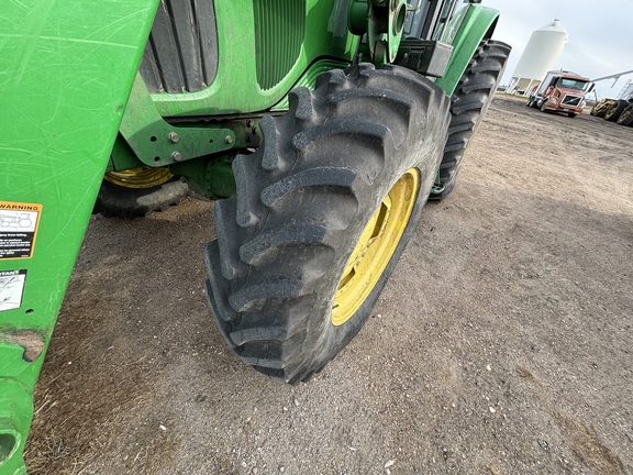 2006 John Deere 7320 Tractor