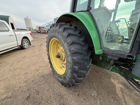 2006 John Deere 7320 Tractor