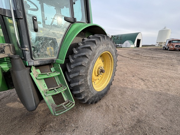 2006 John Deere 7320 Tractor