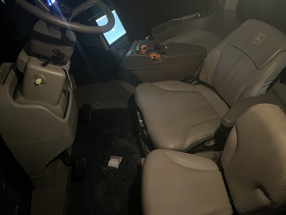 2021 John Deere 9520RX Tractor Rubber Track