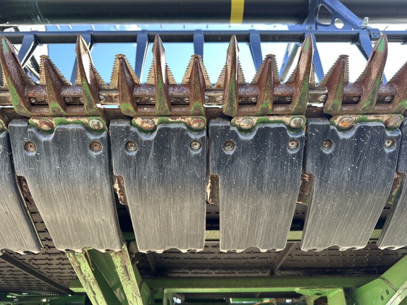 2024 John Deere HD40F Header Combine