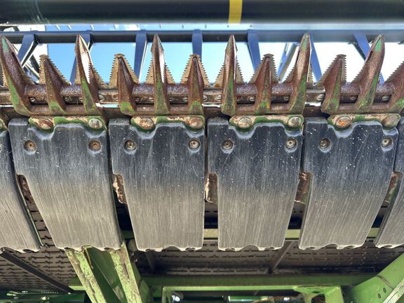 2024 John Deere HD40F Header Combine