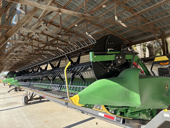 2023 John Deere RD35F Header Combine