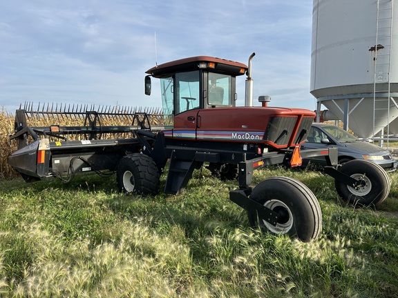 2001 MacDon 9250 Windrower