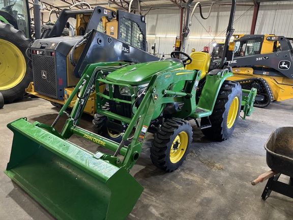 2022 John Deere 3032E Tractor Compact