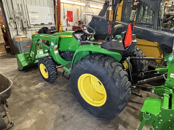 2022 John Deere 3032E Tractor Compact