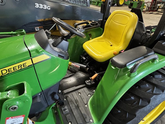 2022 John Deere 3032E Tractor Compact