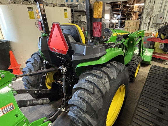 2022 John Deere 3032E Tractor Compact