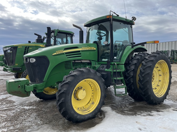 2004 John Deere 7720 Tractor