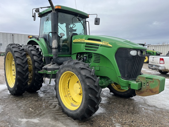 2004 John Deere 7720 Tractor