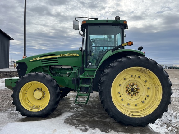 2004 John Deere 7720 Tractor