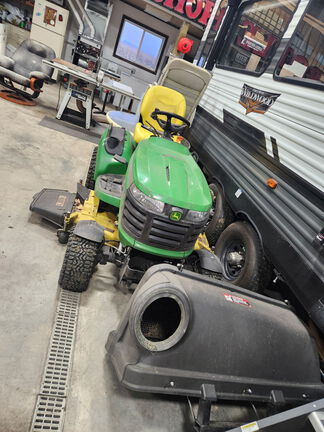 2017 John Deere X738 Garden Tractor