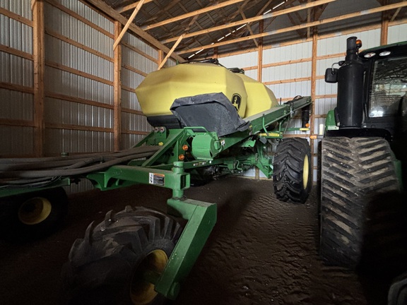 2013 John Deere 1890 Air Seeder