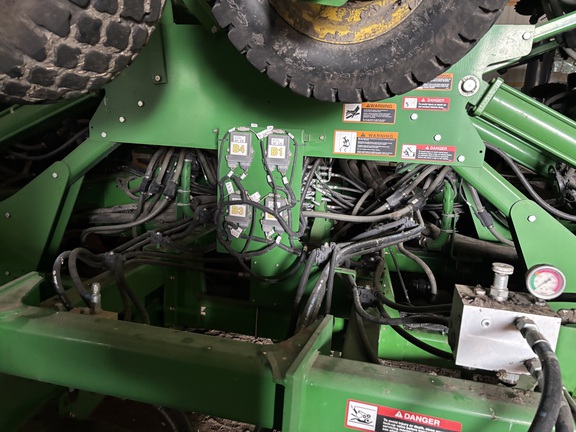 2013 John Deere 1890 Air Seeder