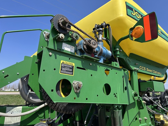 2007 John Deere 1770NT CCS Planter