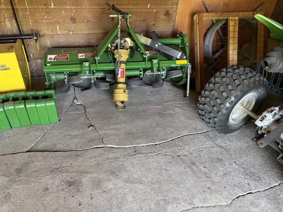 2012 John Deere X724 Garden Tractor