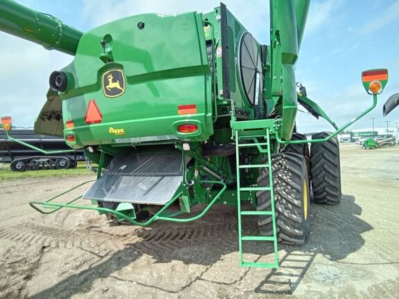 2022 John Deere S780 Combine