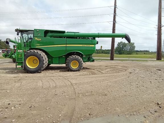 2022 John Deere S780 Combine