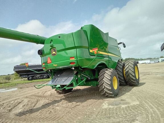 2022 John Deere S780 Combine