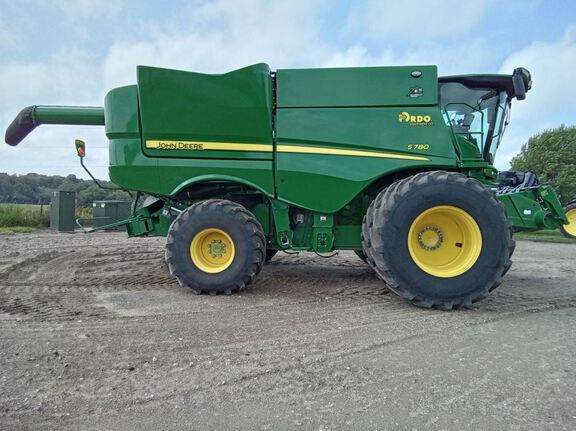 2022 John Deere S780 Combine