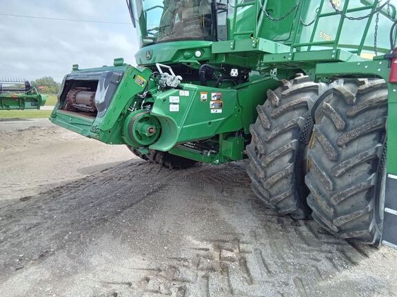 2022 John Deere S780 Combine