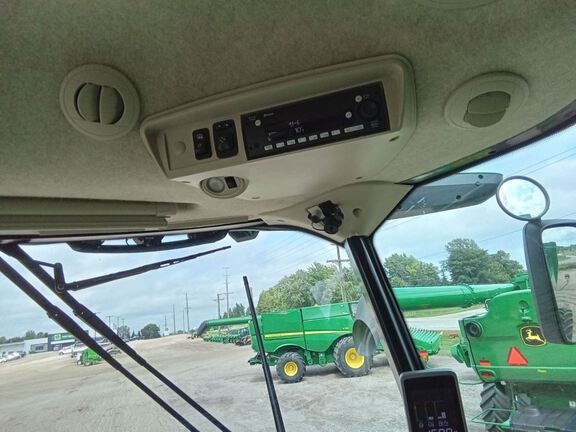 2022 John Deere S780 Combine