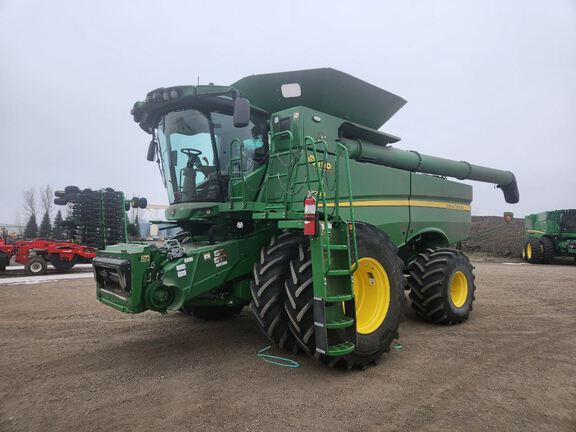 2022 John Deere S780 Combine